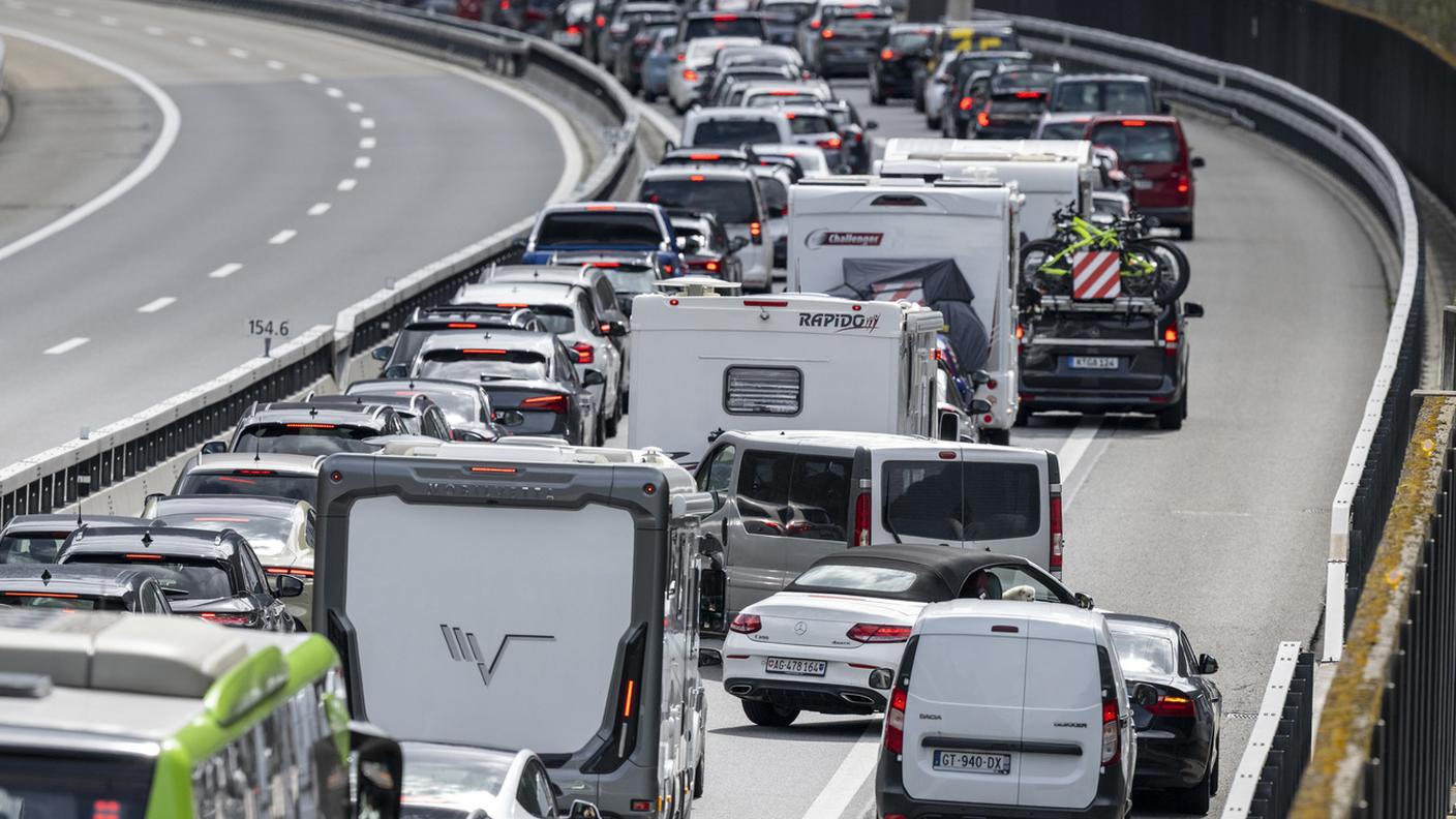Attese di un'ora e venti per gli automobilisti diretti verso nord a partire da Faido