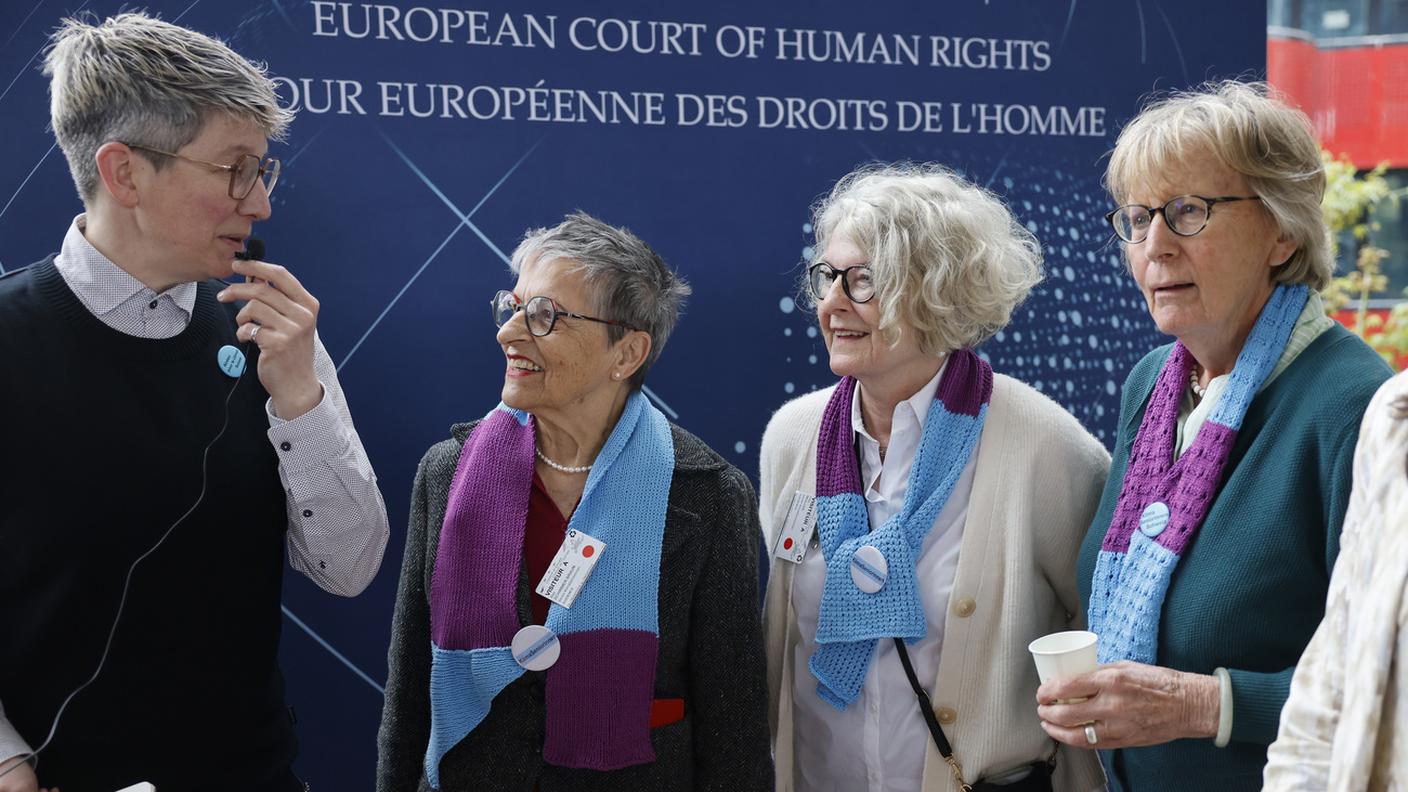 Alcune rappresentanti delle Anziane per il clima nel giorno della sentenza a Strasburgo
