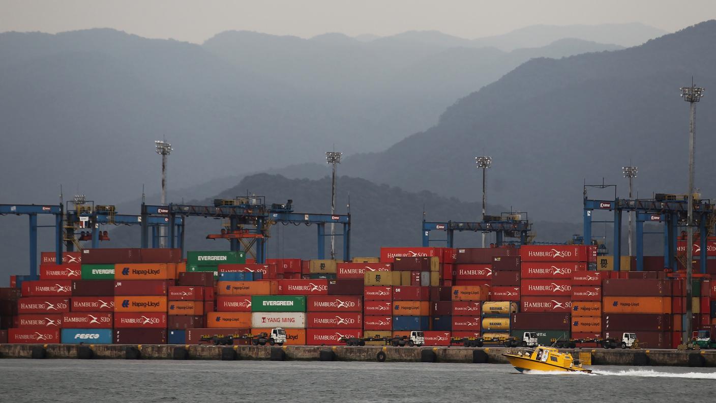 Una linea dal porto brasiliano di Santos a quello peruviano di Ilo
