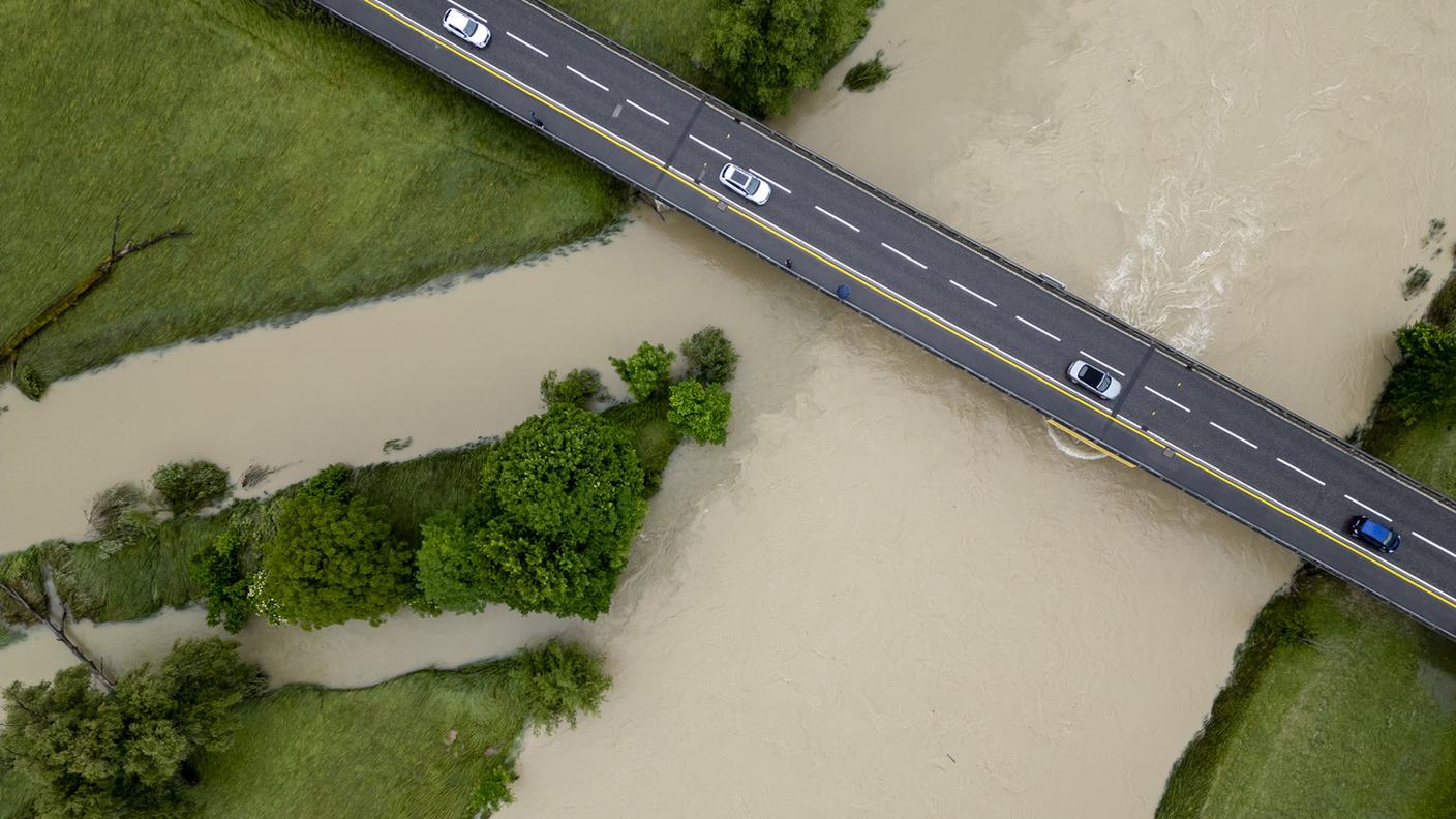 Le acque alluvionali hanno cominciato a ritirarsi in molti fiumi