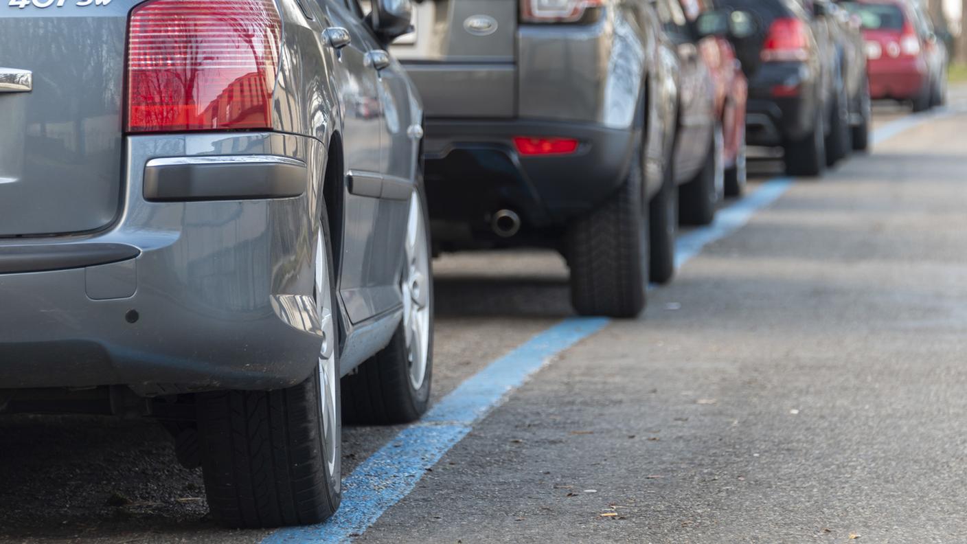 Il 41% delle auto immatricolate a Basilea Città dispone di un permesso di parcheggio per residenti