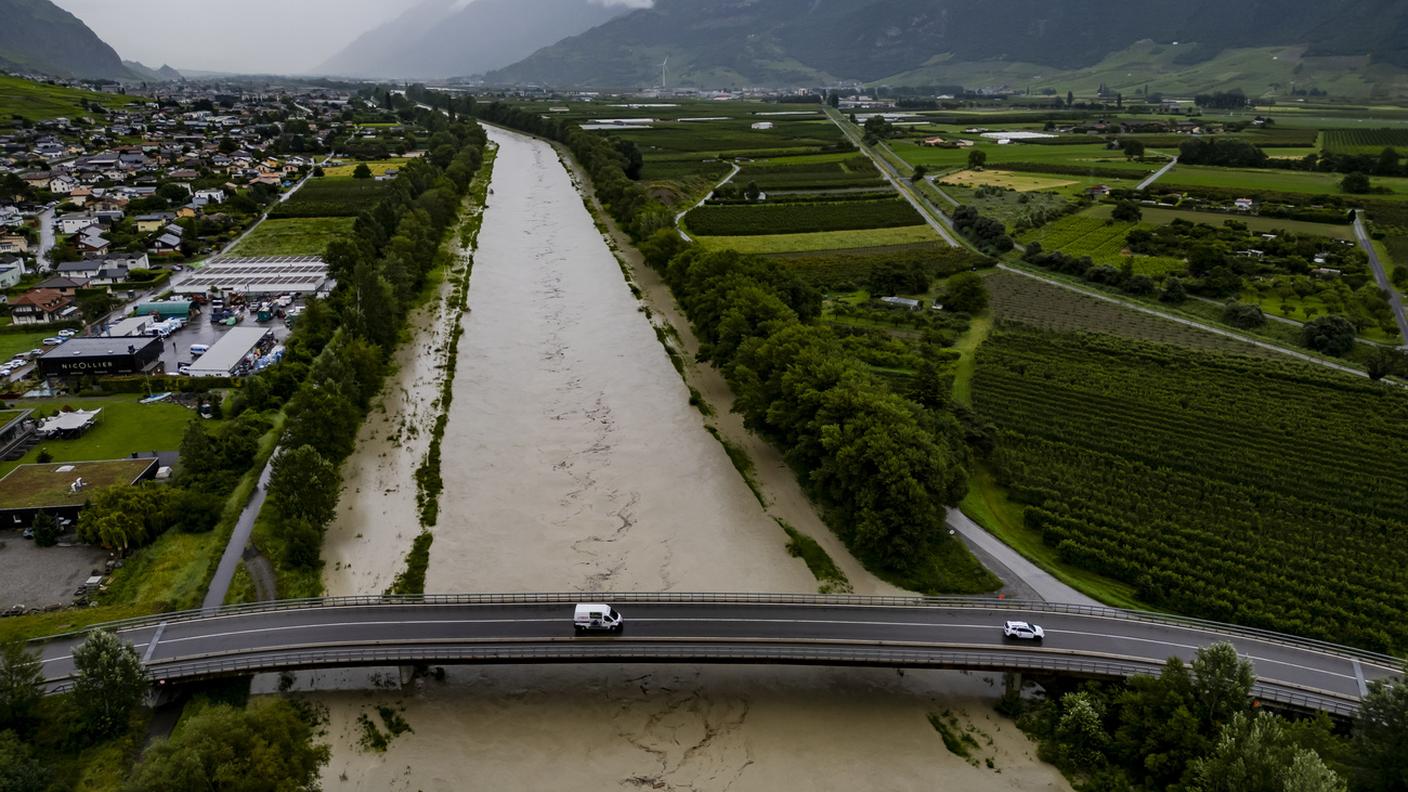 Il fiume Rodano a Fully, in Vallese, 21 giugno 2024