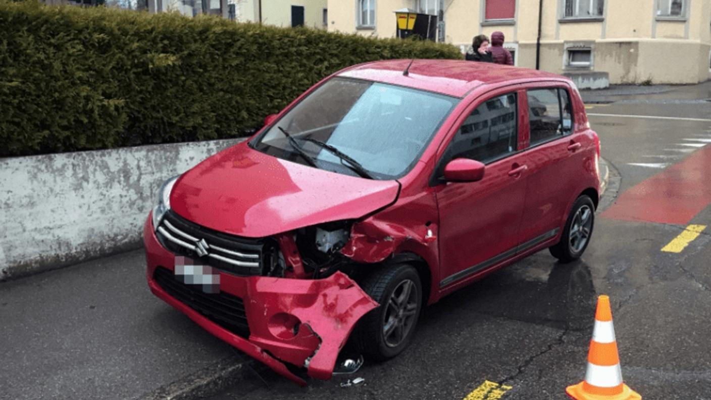 Una delle vetture coinvolte nello scontro su fondo ghiacciato a San Gallo