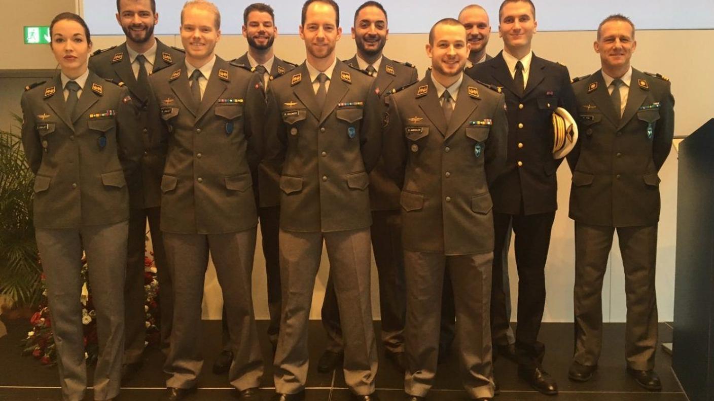 La Classe piloti 11. Otto diplomati: 5 saranno ai comandi di elicotteri, 3 di jet da combattimento