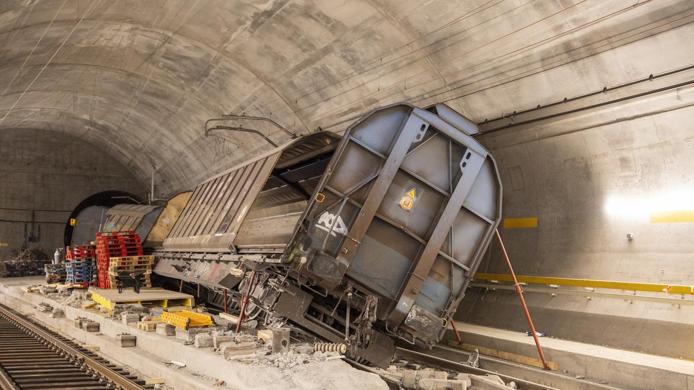 Deragliarono 16 vagoni di un treno merci