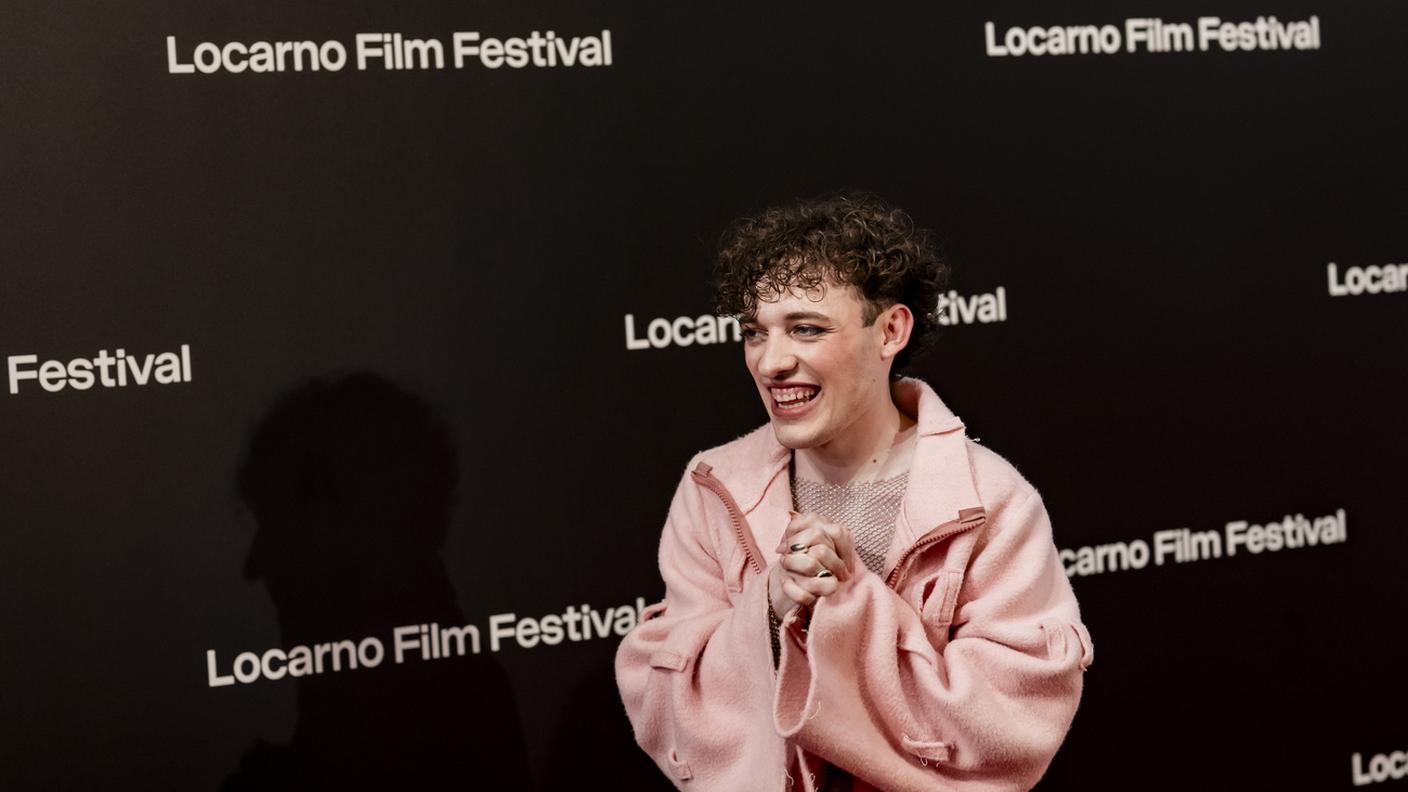 Nemo sul red carpet del Film festival di Locarno, prima del concerto alla Rotonda