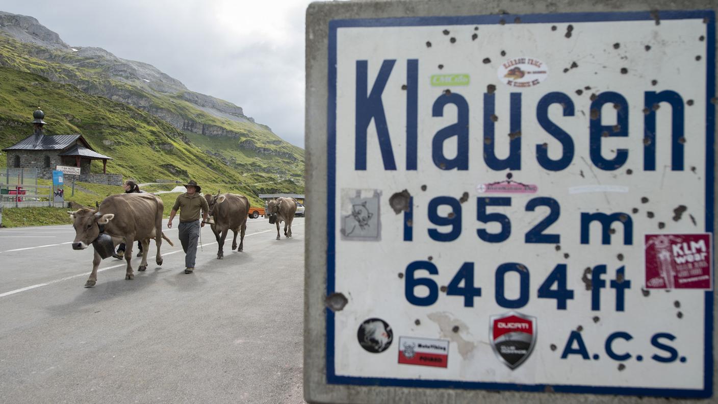 Il passo del Klausen culmina a 1952 metri d'altezza