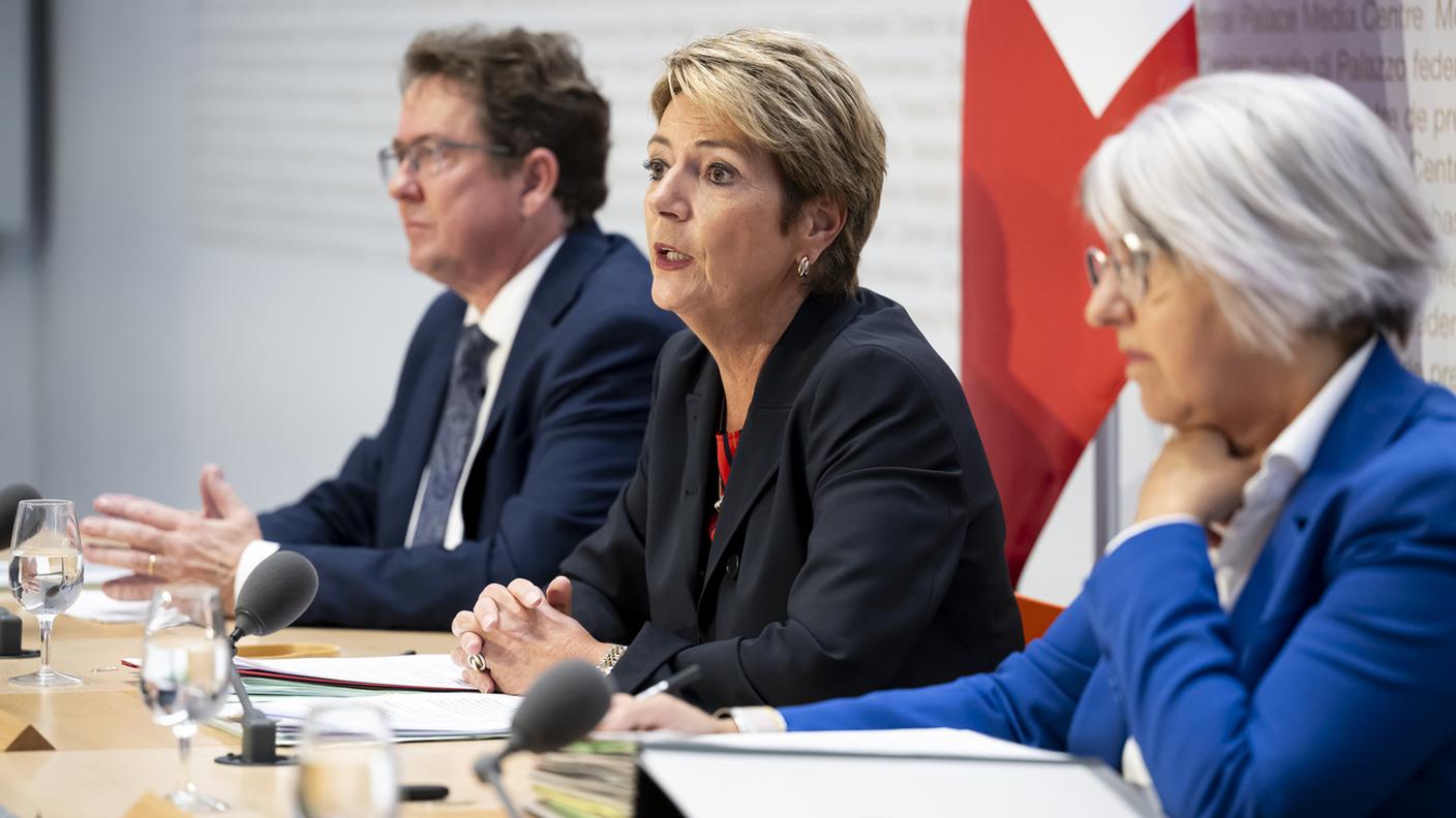 Albert Rösti, Karin Keller-Sutter ed Elisabeth Baume-Schneider hanno presentato le misure