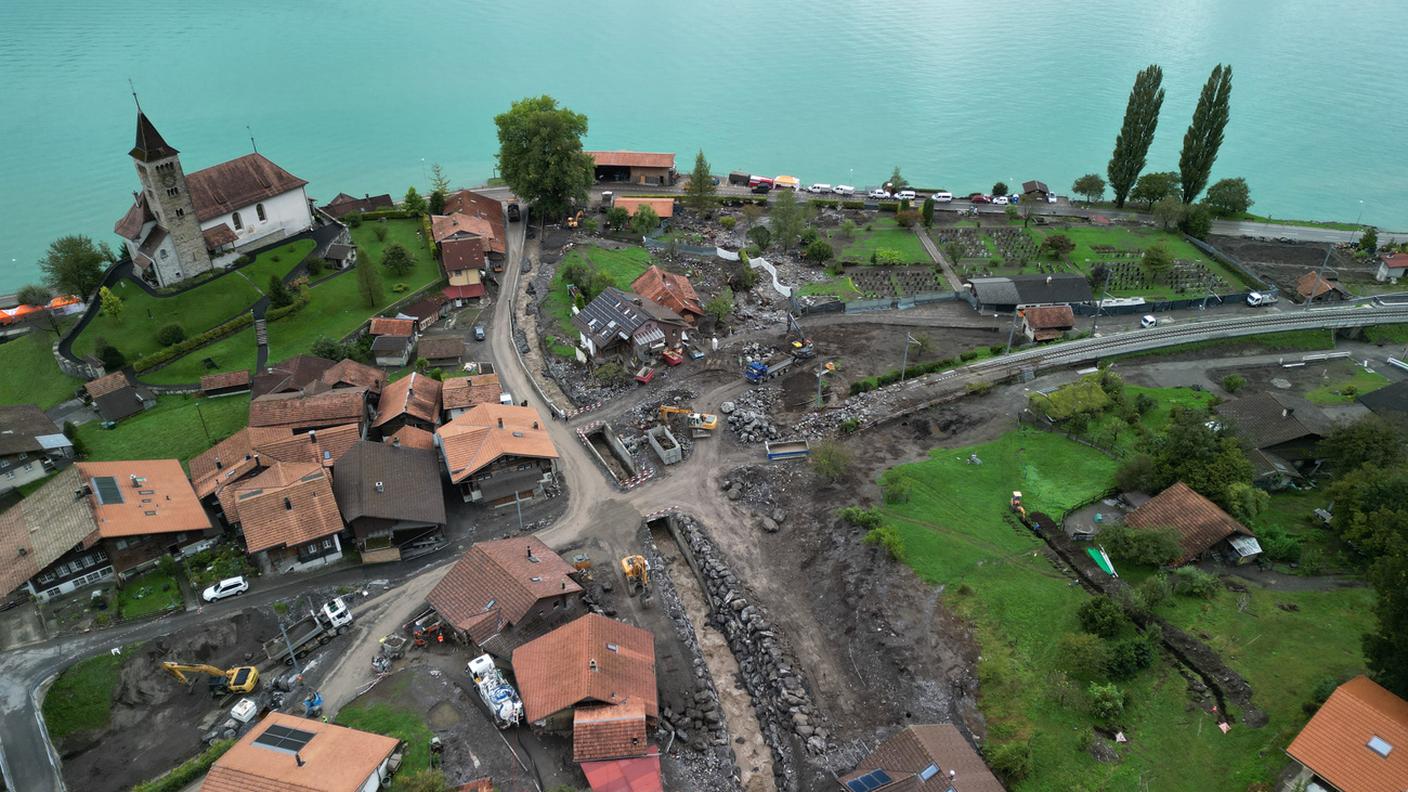 Una veduta su Brienz; nel mezzo i lavori attorno al Milibach