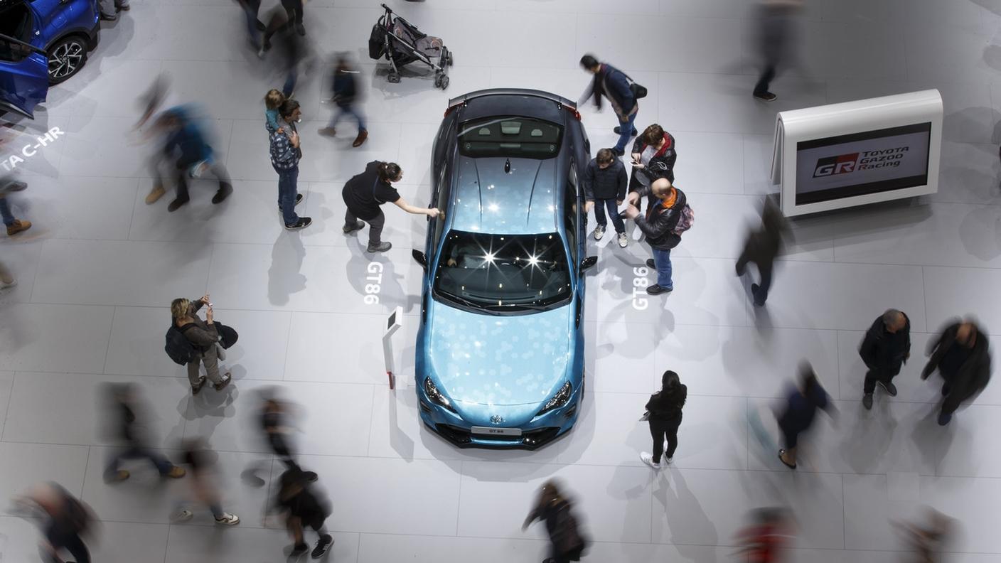 Il pubblico ha esaminato da vicino numerose auto interessanti, come la Toyota GT86