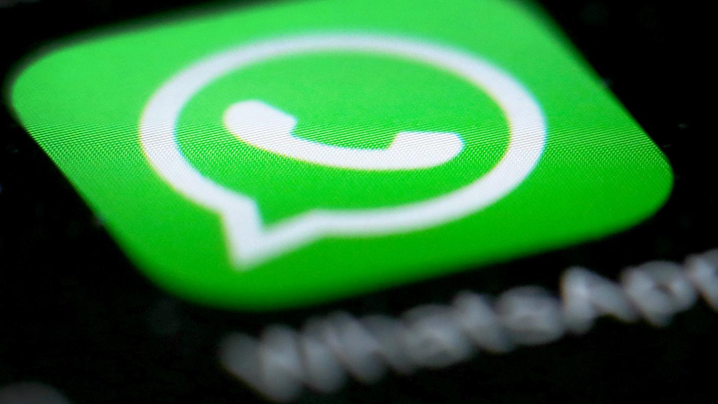 A scuola niente WhatsApp per gli under 16