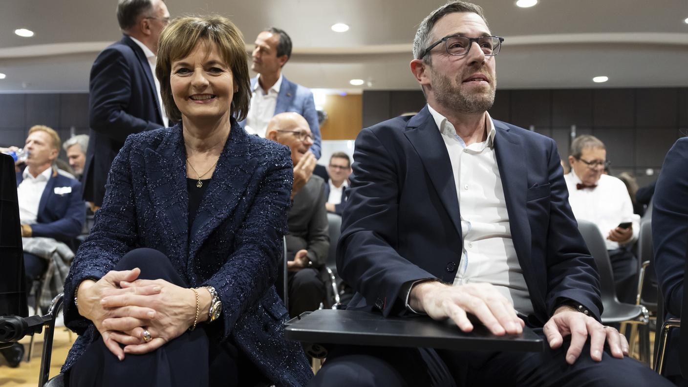 La sfida vinta dall'ex consigliera federale contro Markus Wolf (a destra)