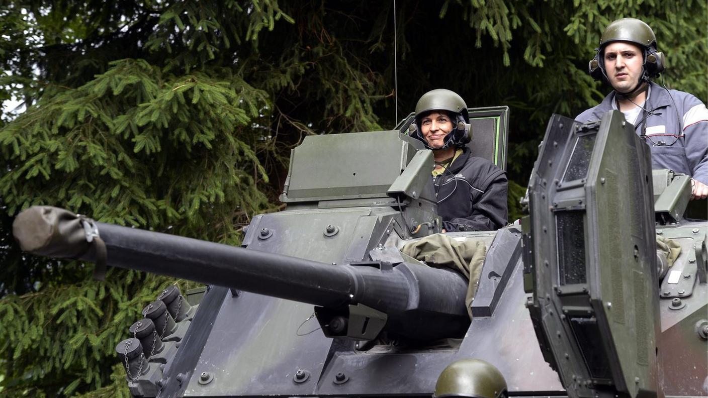 Ai comandi di un carro armato a Hinwil (2013)