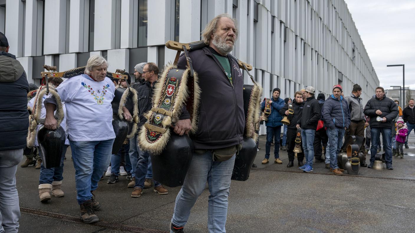 Alla protesta con i campanacci