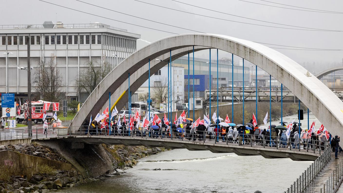 La pioggia non ha frenato il corteo