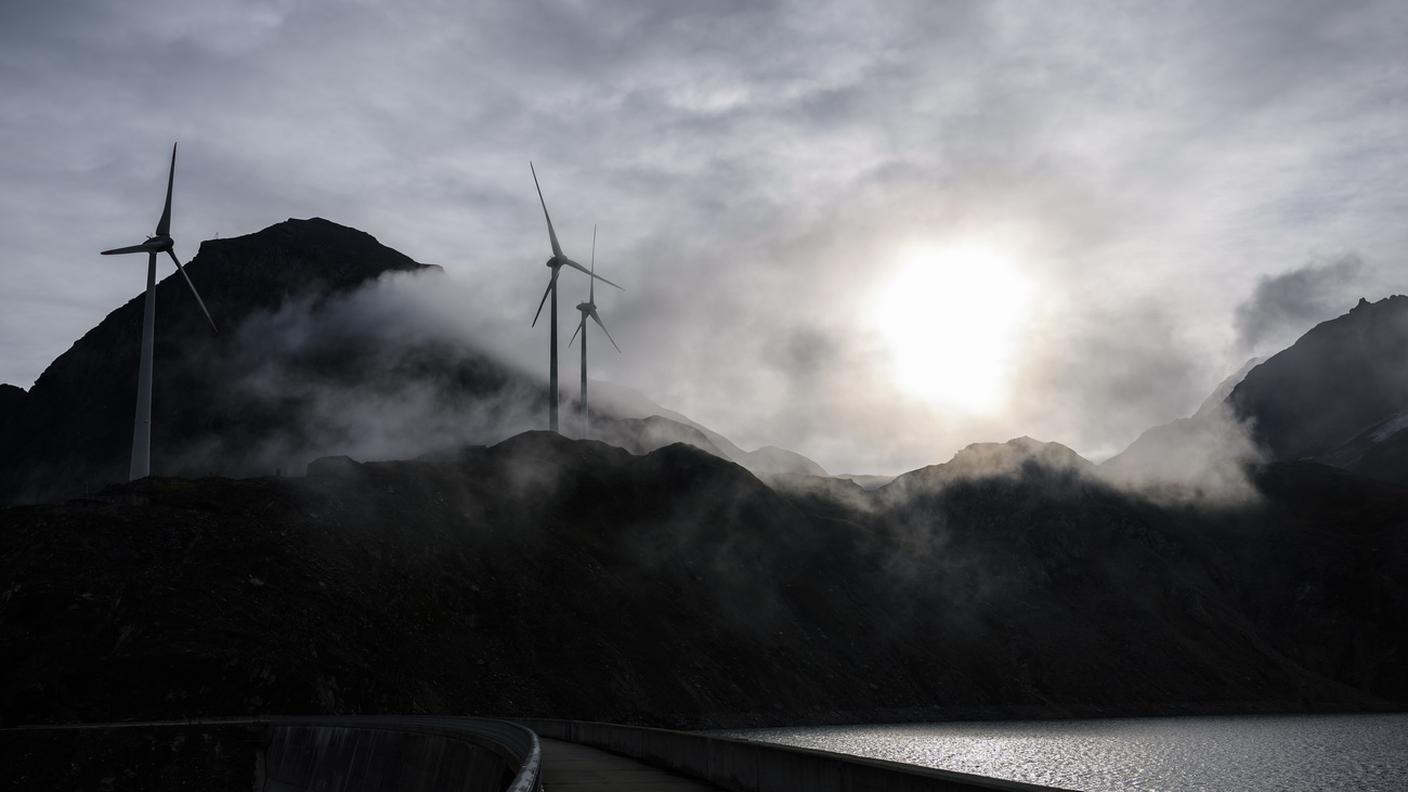 Le pale eoliche installate nei pressi della diga di Gries, in Vallese