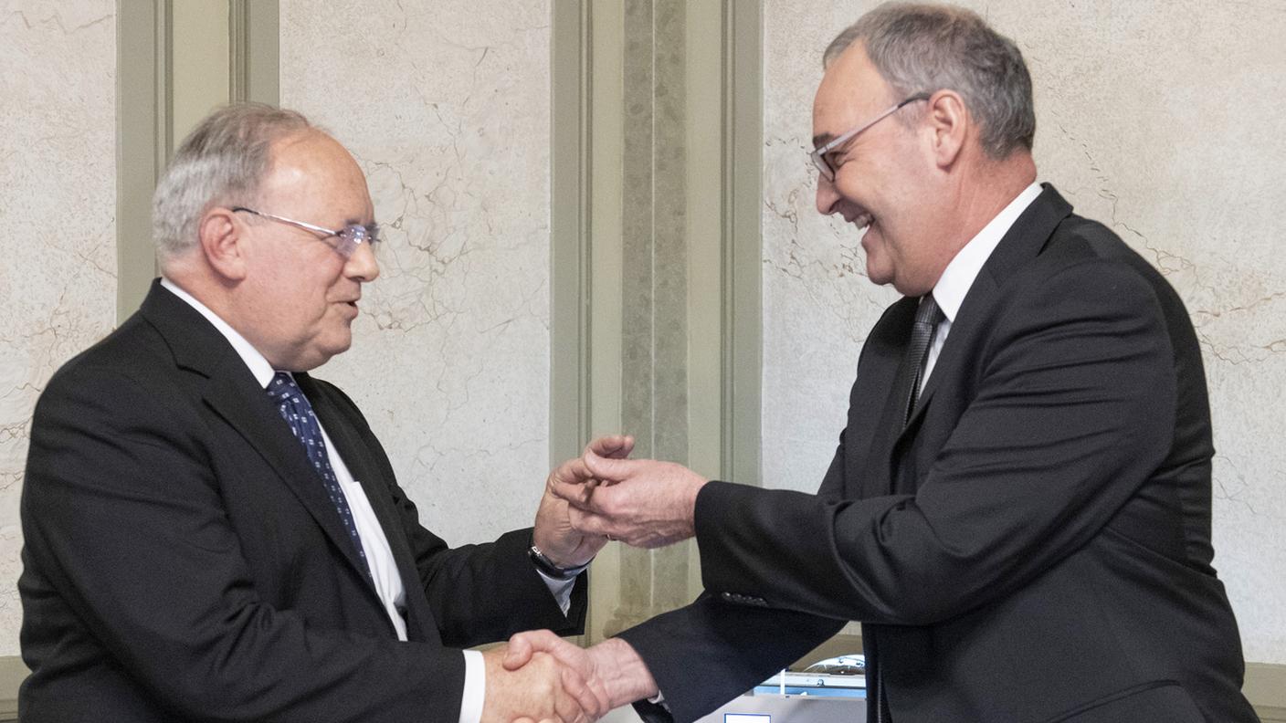 Le chiavi del DEFR passano da Schneider-Ammann a Parmelin
