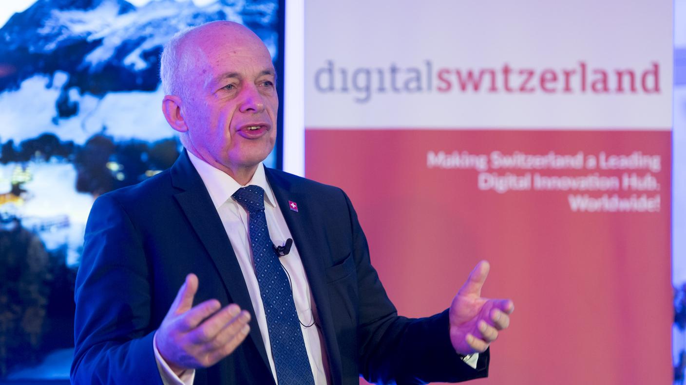 Ueli Maurer durante il suo intervento all'incontro Digitalswitzerland