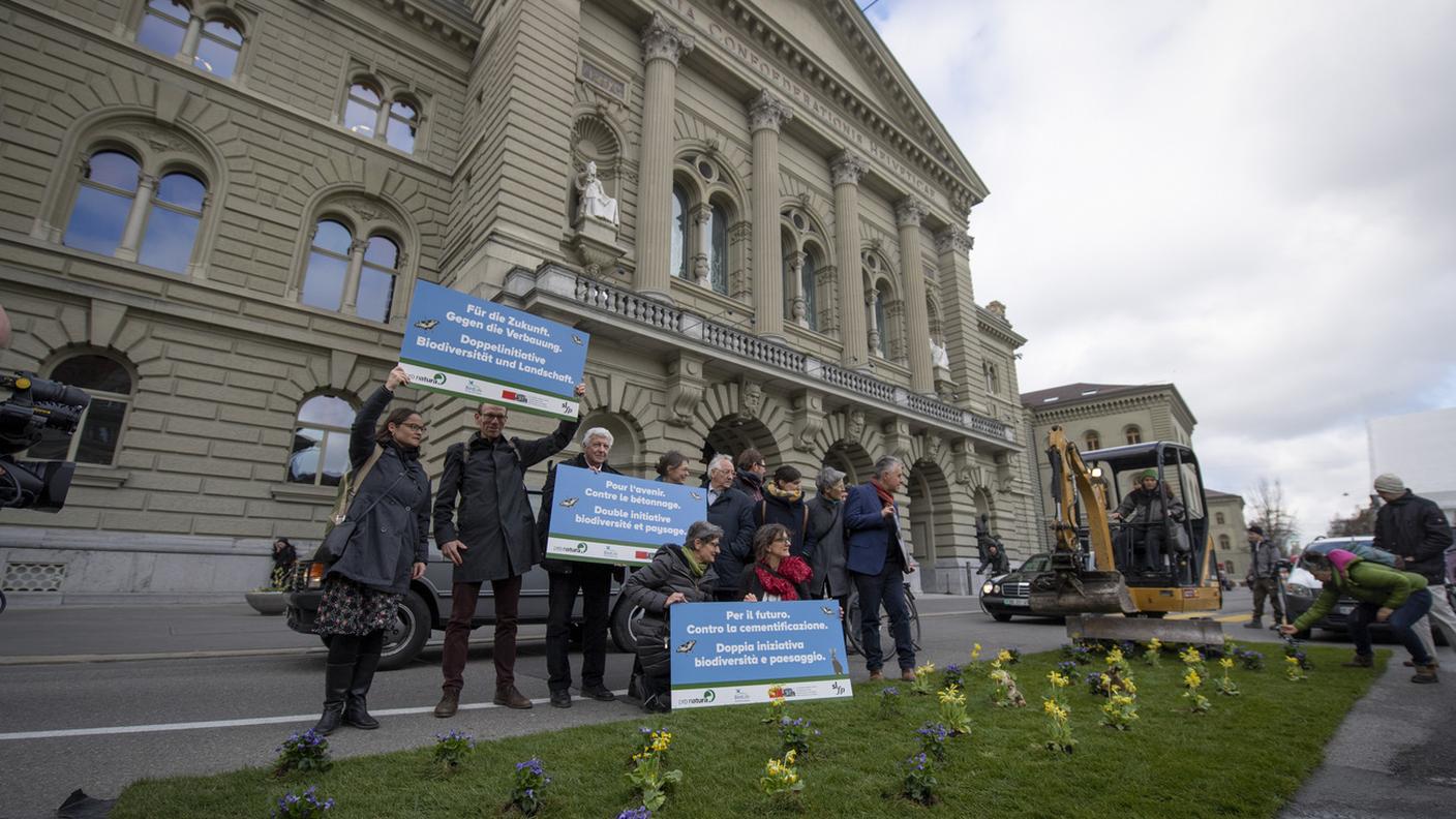 I promotori davanti a Palazzo federale