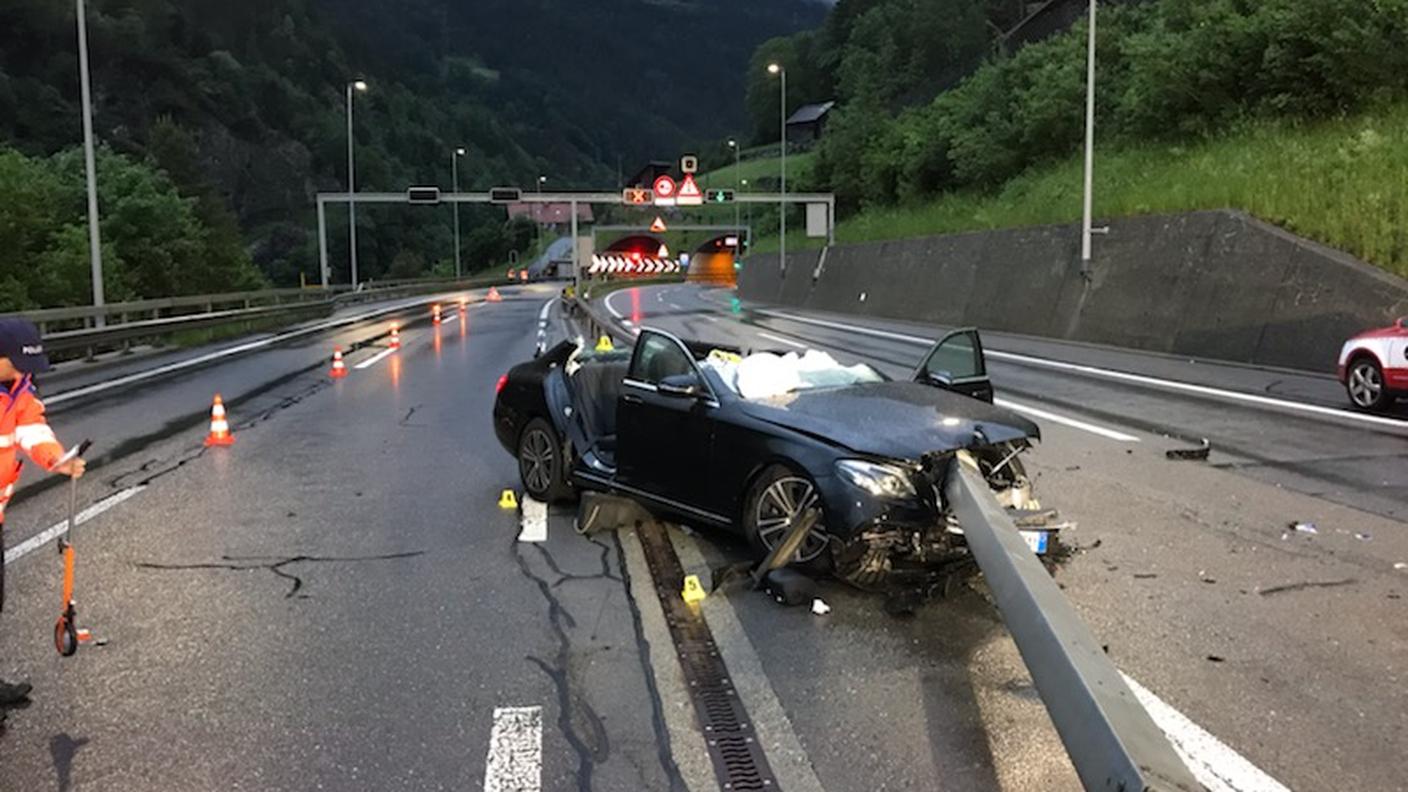 L'autostrada è rimasta chiusa per ore, provocando code fino a 10 km