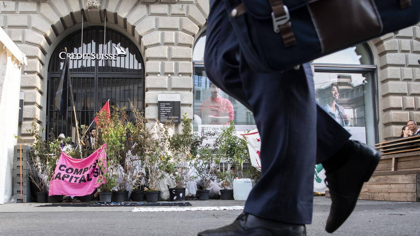 La protesta ha raggiunto anche la Paradeplatz a Zurigo