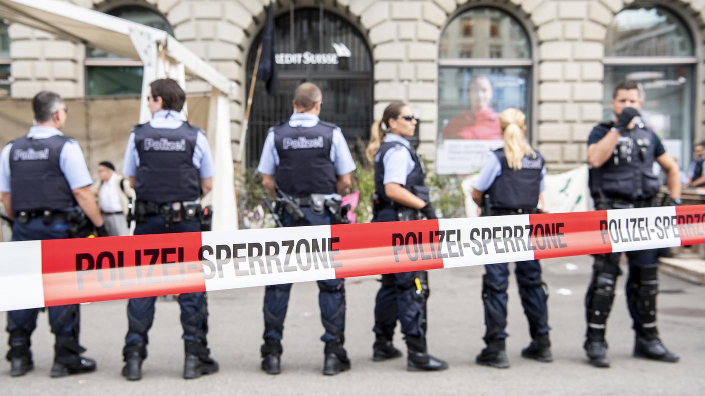 Più di 70 le persone fermate dalla polizia