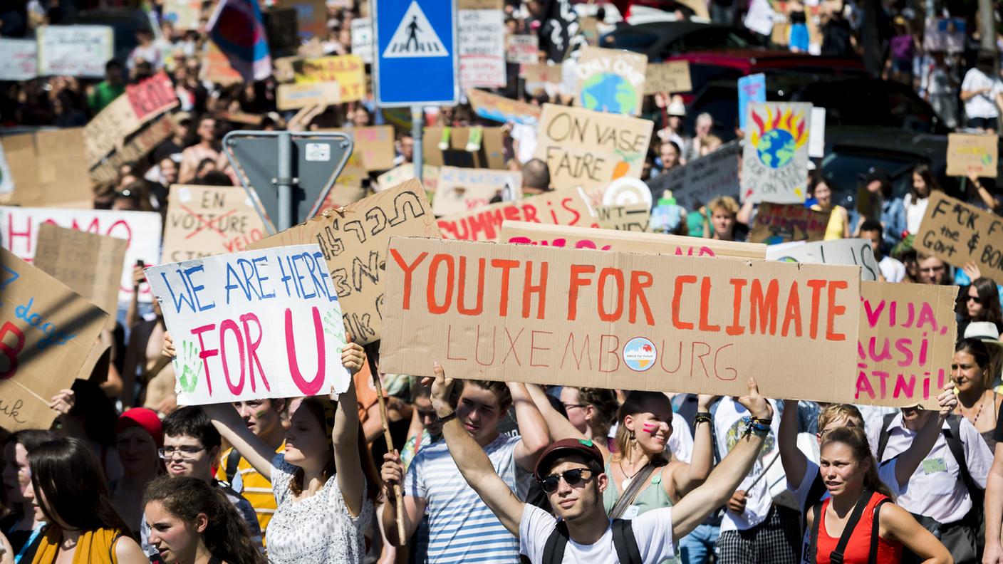 Oltre 2500 persone hanno sfilato contro i cambiamenti climatici