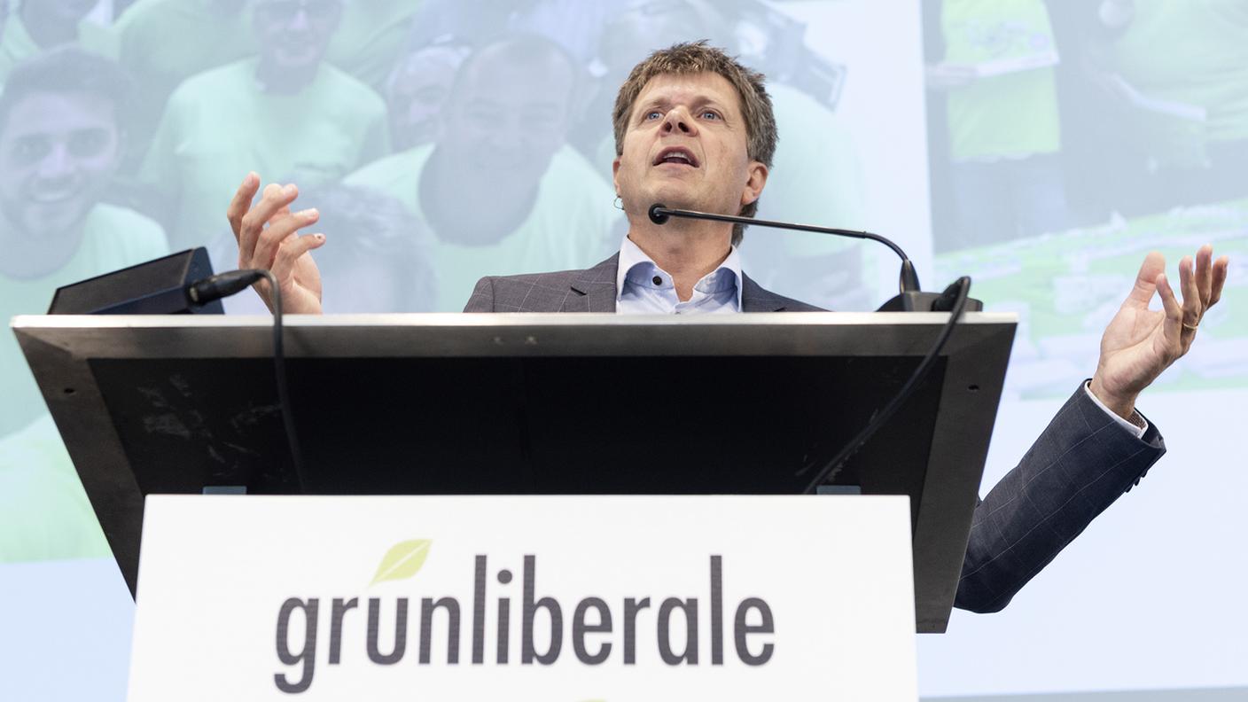 Jürg Grossen si rivolge ai delegati riuniti a Rüschlikon