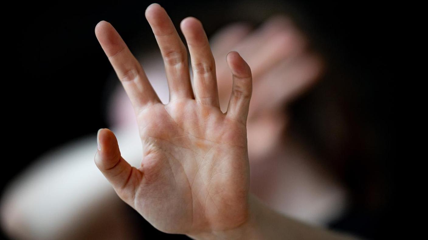 Il rinvio interviene in un momento segnato da un numero di femminicidi in crescita in Svizzera