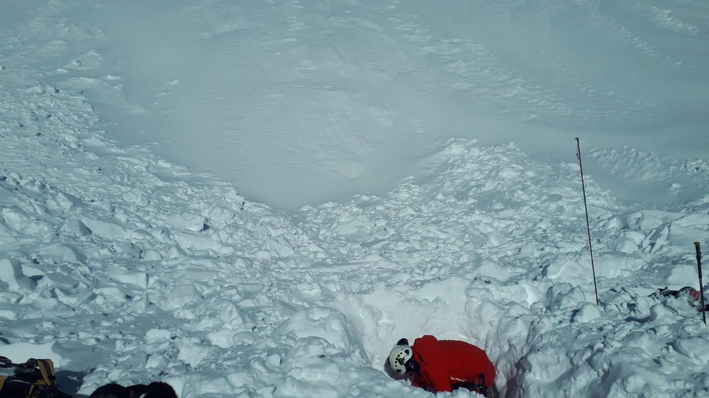 Era rimasto sepolto sotto due metri di neve