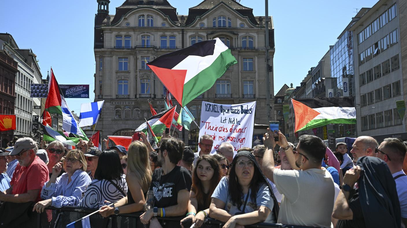 Manifestanti filopalestinesi hanno protestato contro la partecipazione di Israele
