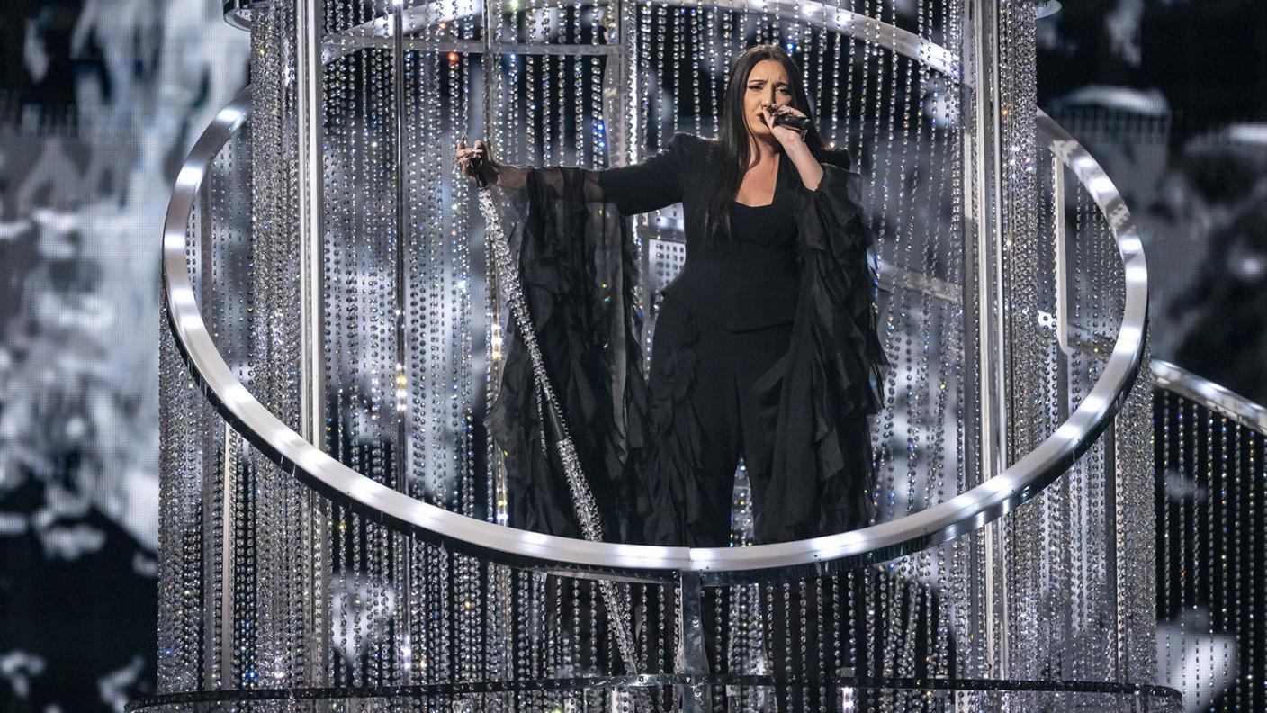 La cantante Yuval Raphael durante le prove generali a Basilea 