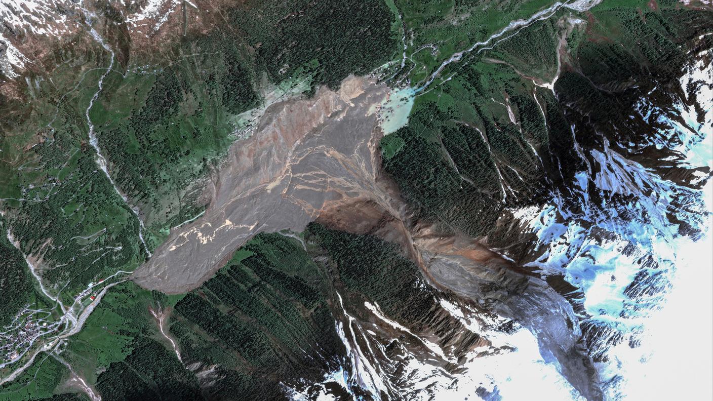 La frana di Blatten vista dal satellite