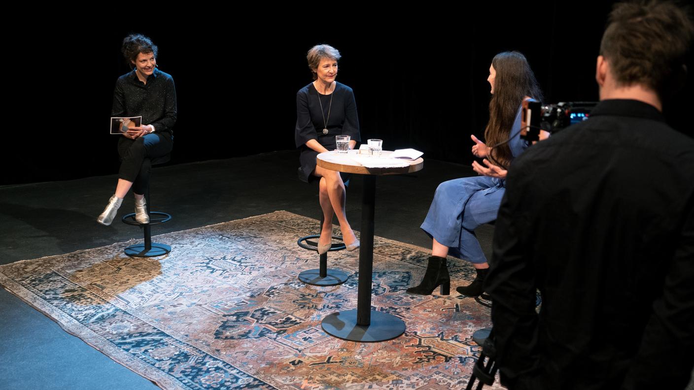 Simonetta Sommaruga ha discusso di politica e lettaratura con l'autrice Simone Lappert