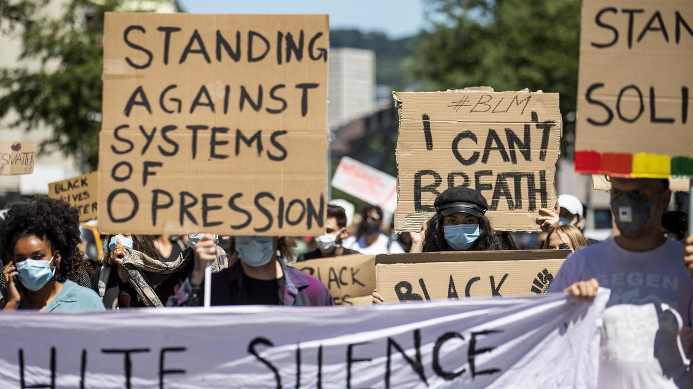 Per ora la manifestazione si sta svolgendo in maniera pacifica