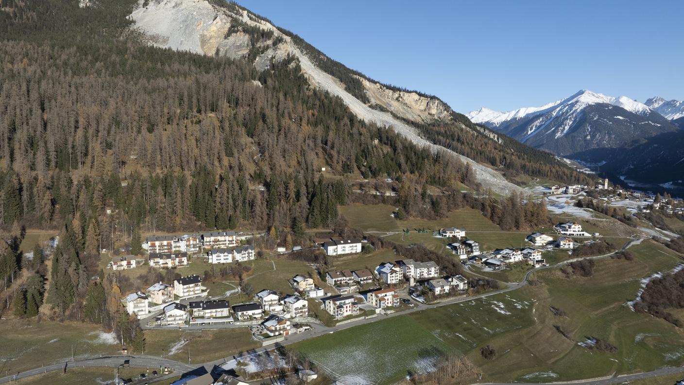 Brienz e la sua frana sullo sfondo, in primo piano Vazerol
