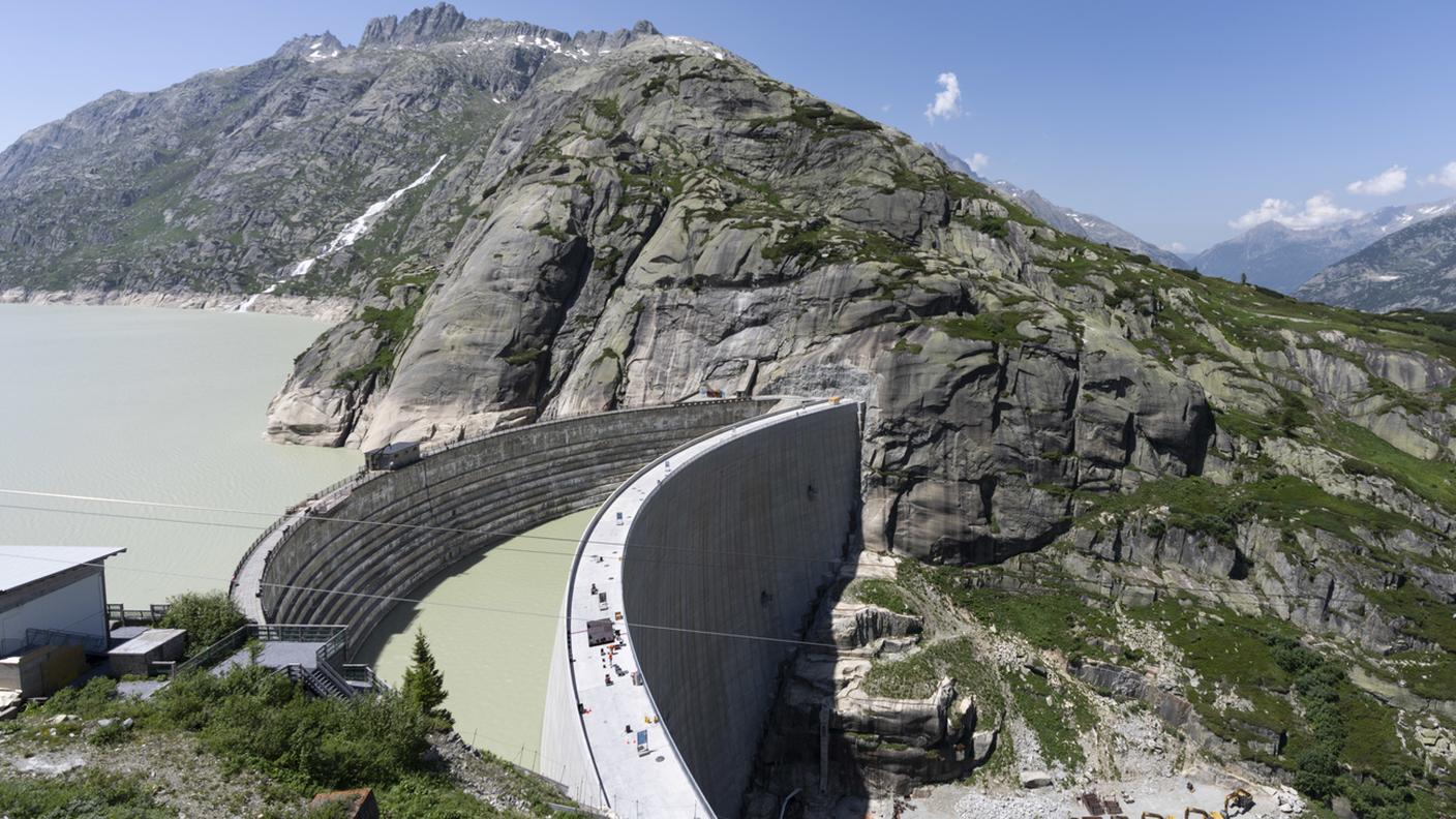 La nuova diga costruita davanti a quella vecchia