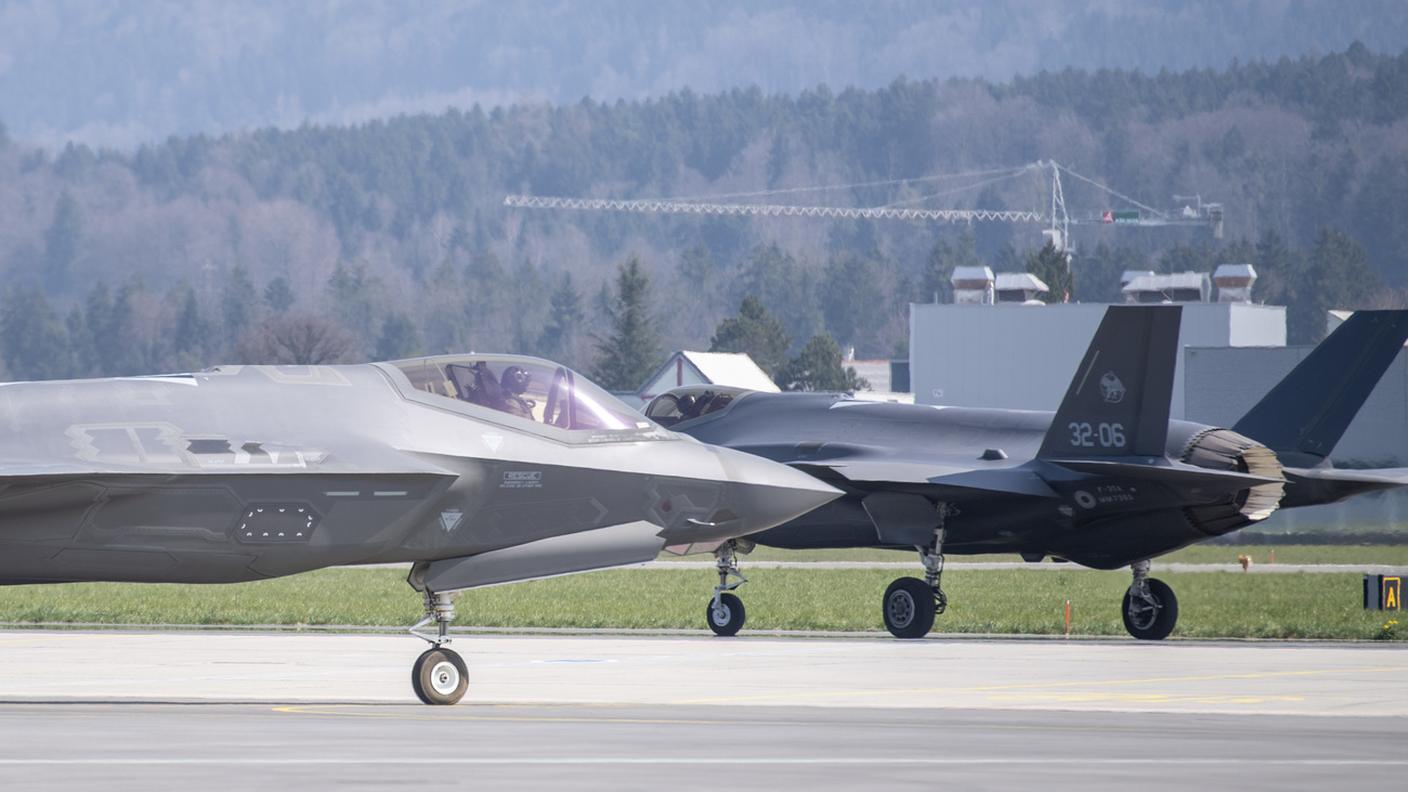 Due F-35 sulla pista di Emmen nel 2022