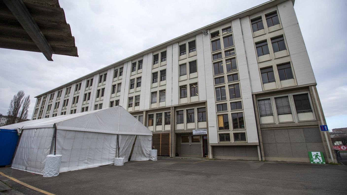 Entro il 31 agosto l'ex caserma di Vernets dovrà essere sgomberata dagli attuali occupanti