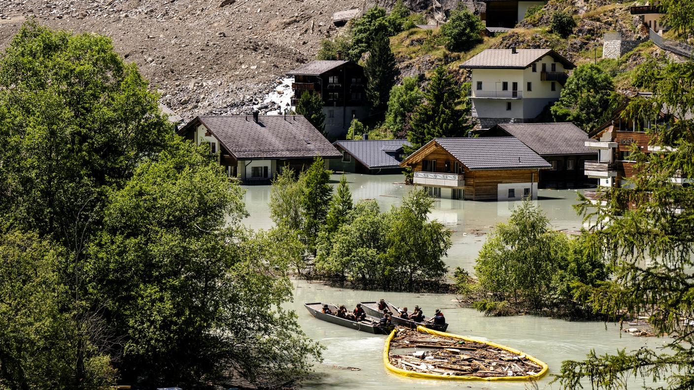 Il villaggio di Blatten sott'acqua