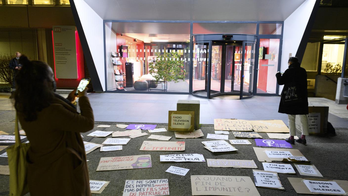 Proteste davanti alla sede dell'azienda