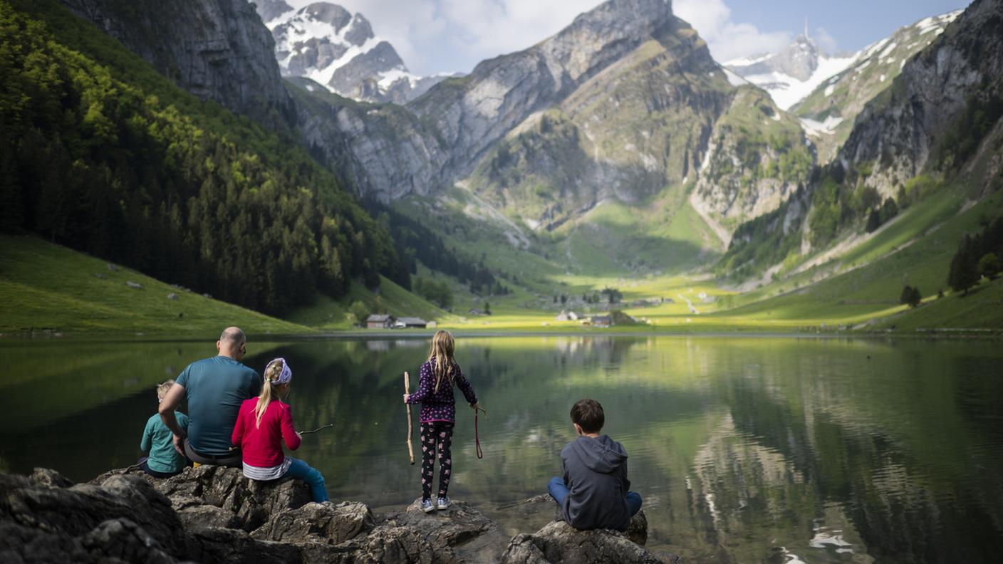 Il lago attorniato dalle montagne appenzellesi