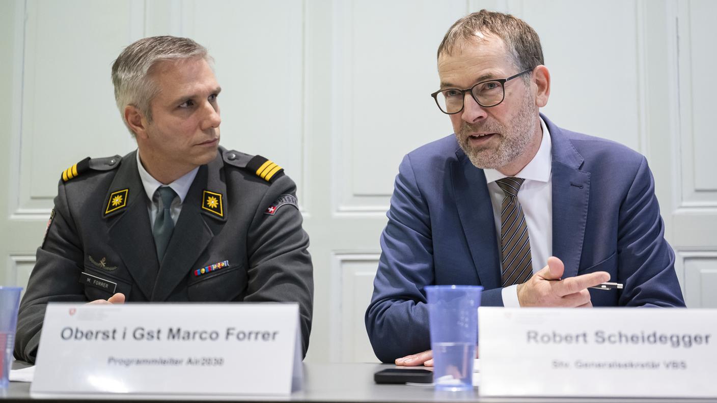Marco Forrer e Robert Scheidegger davanti ai media