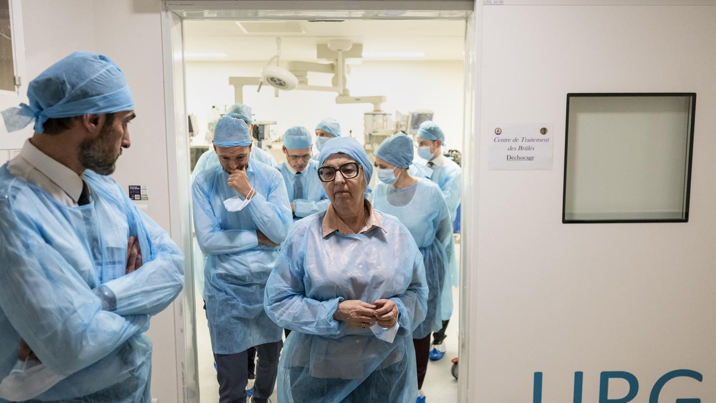 La consigliera federale Elisabeth Baume-Schneider in visita in un ospedale di Pairig