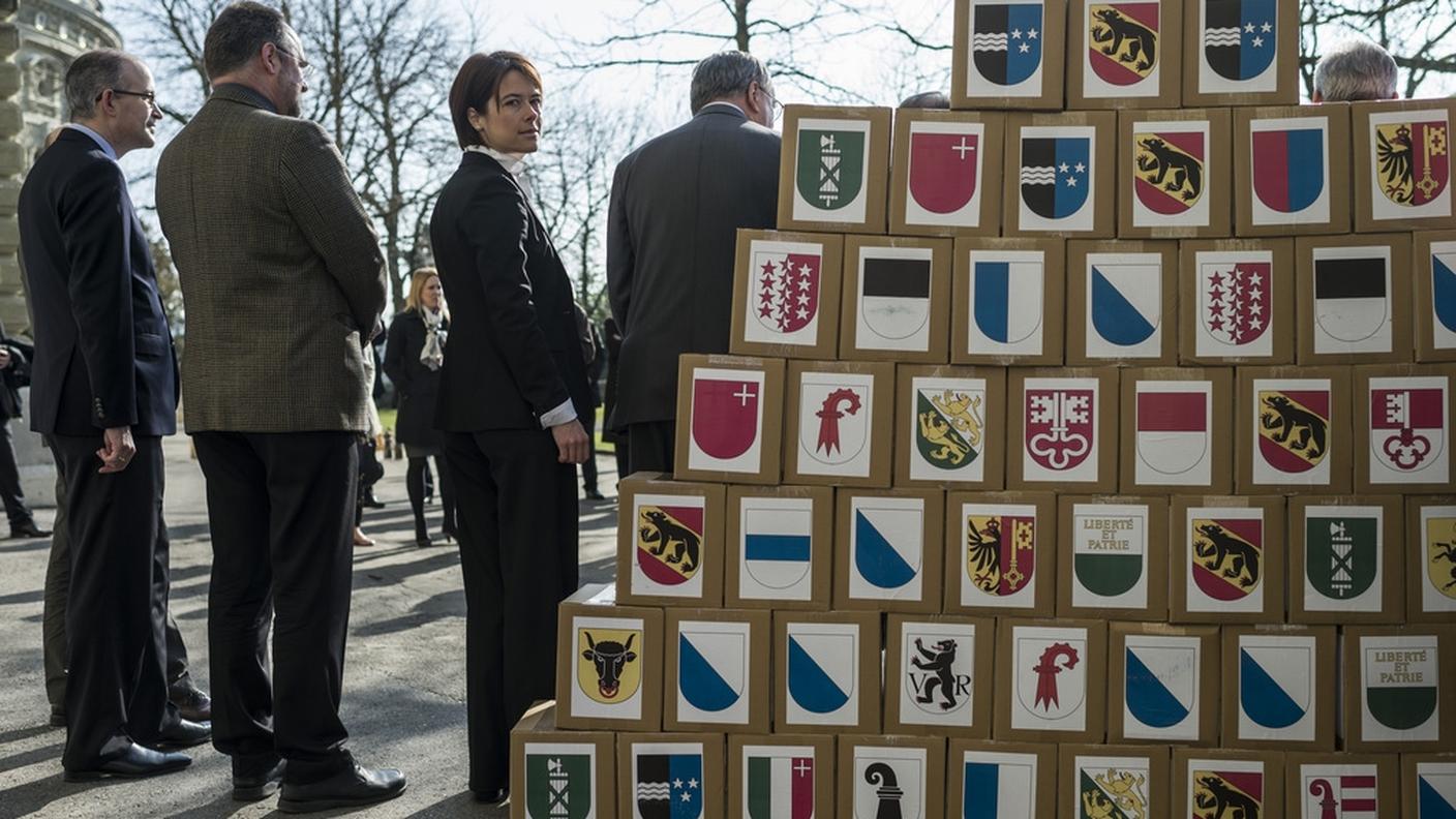Le firme, pronte per essere contate e verificate