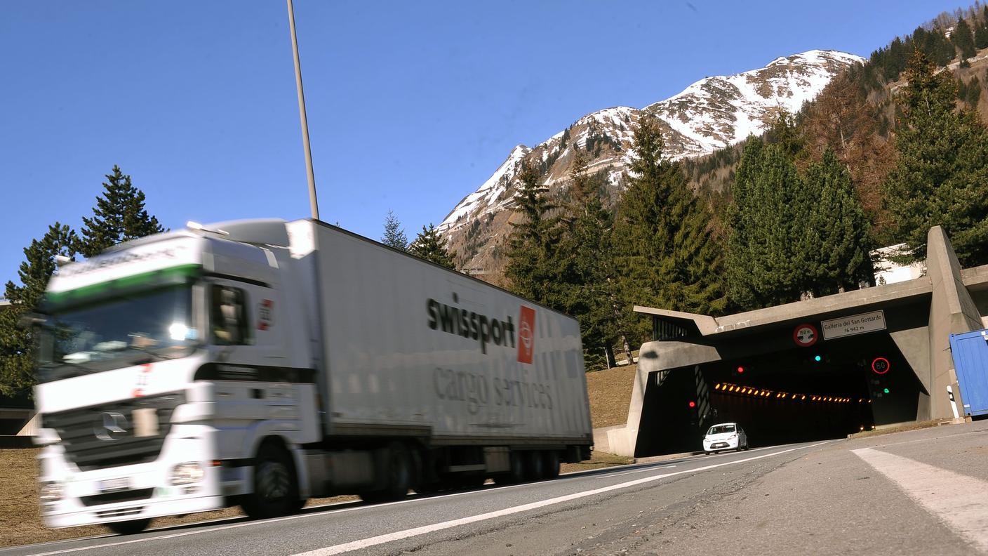 Il portale del tunnel autostradale del San Gottardo
