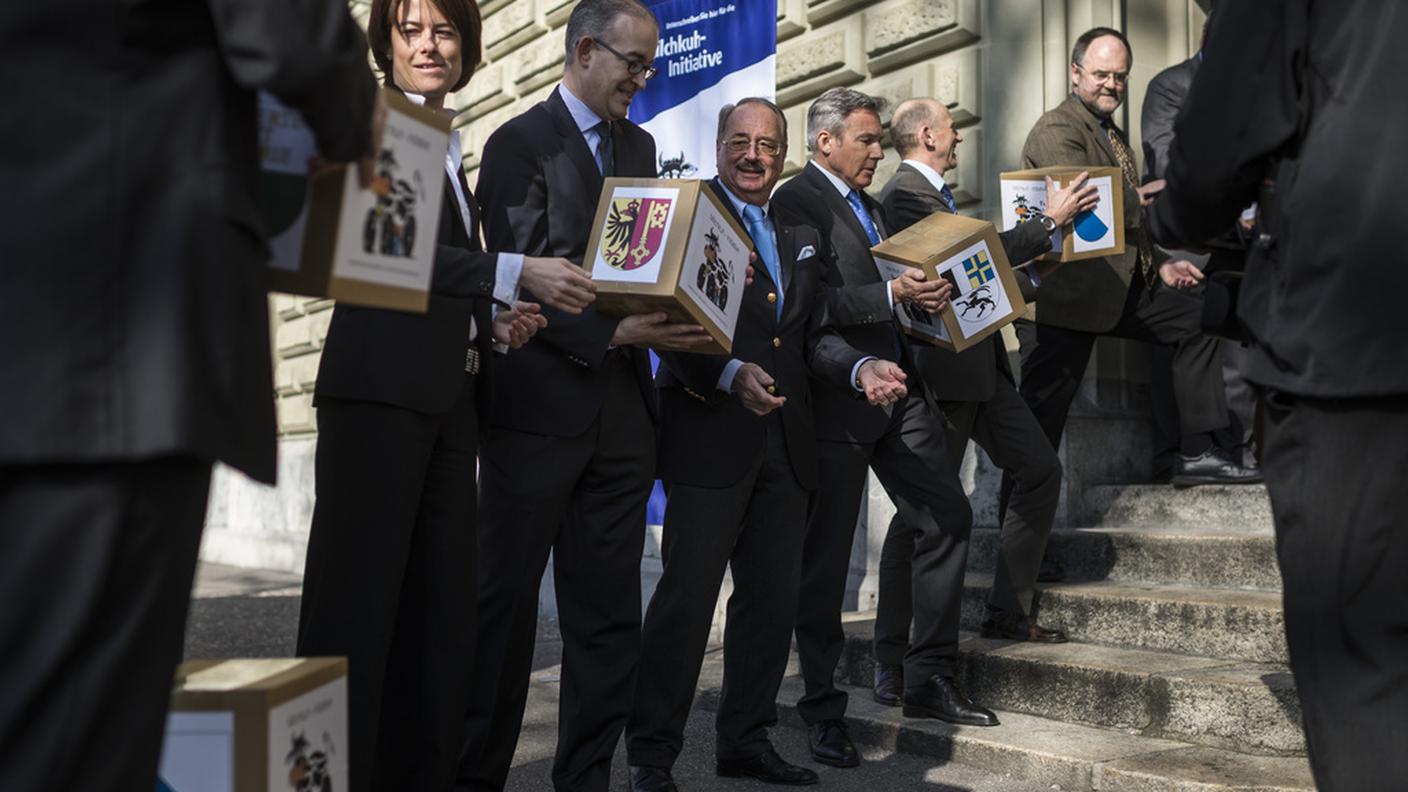 I promotori durante la consegna
