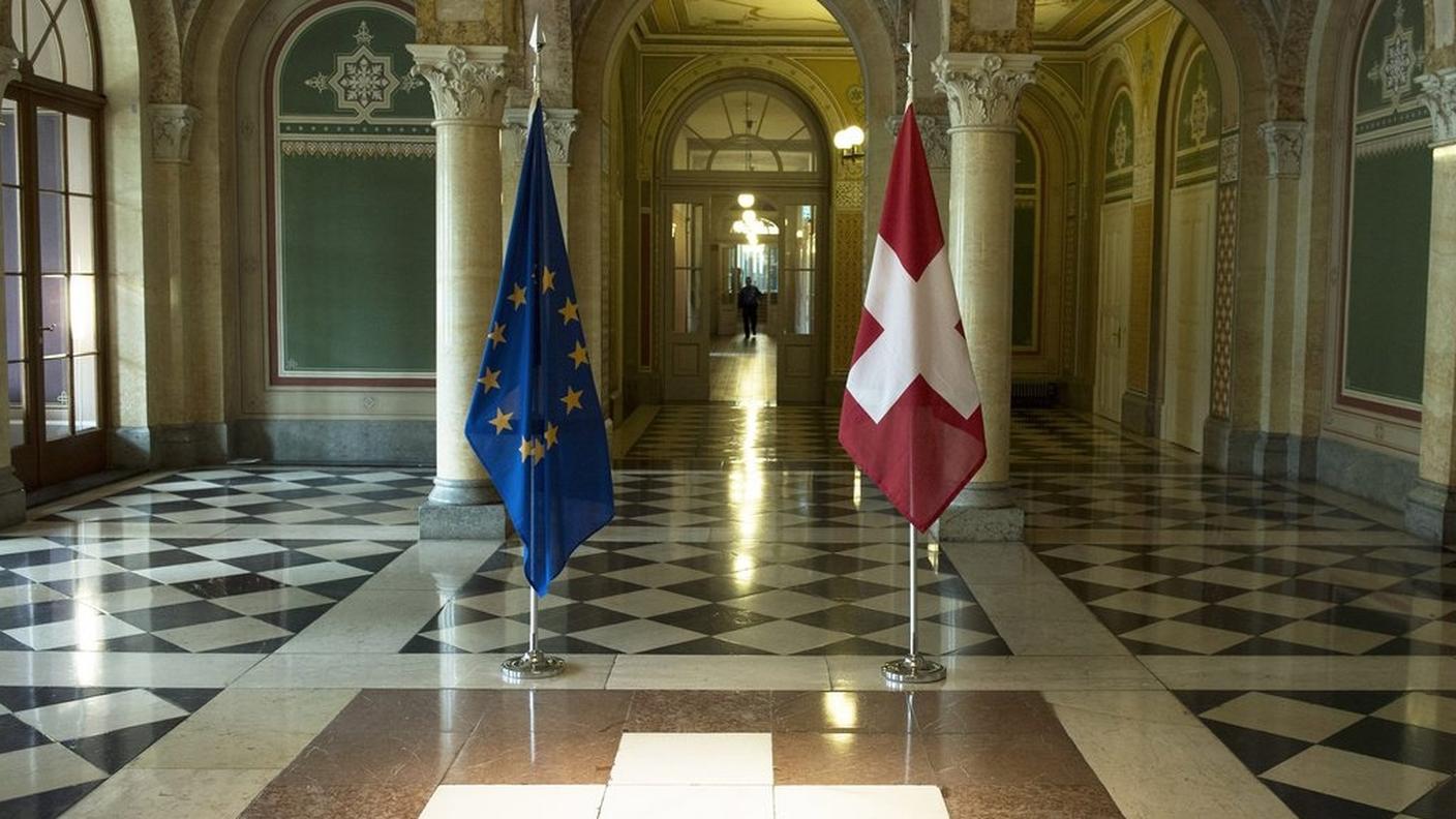 Bandiere UE Svizzera 14.05.2013 ky.JPG