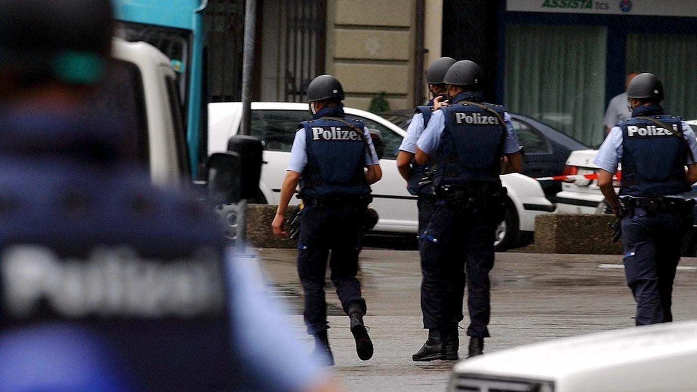 polizia zurigo ky.JPG