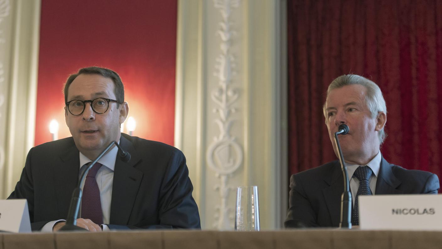 Christoph B. Gloor  con Nicolas Pictet in un'immagine scattata oggi a Berna